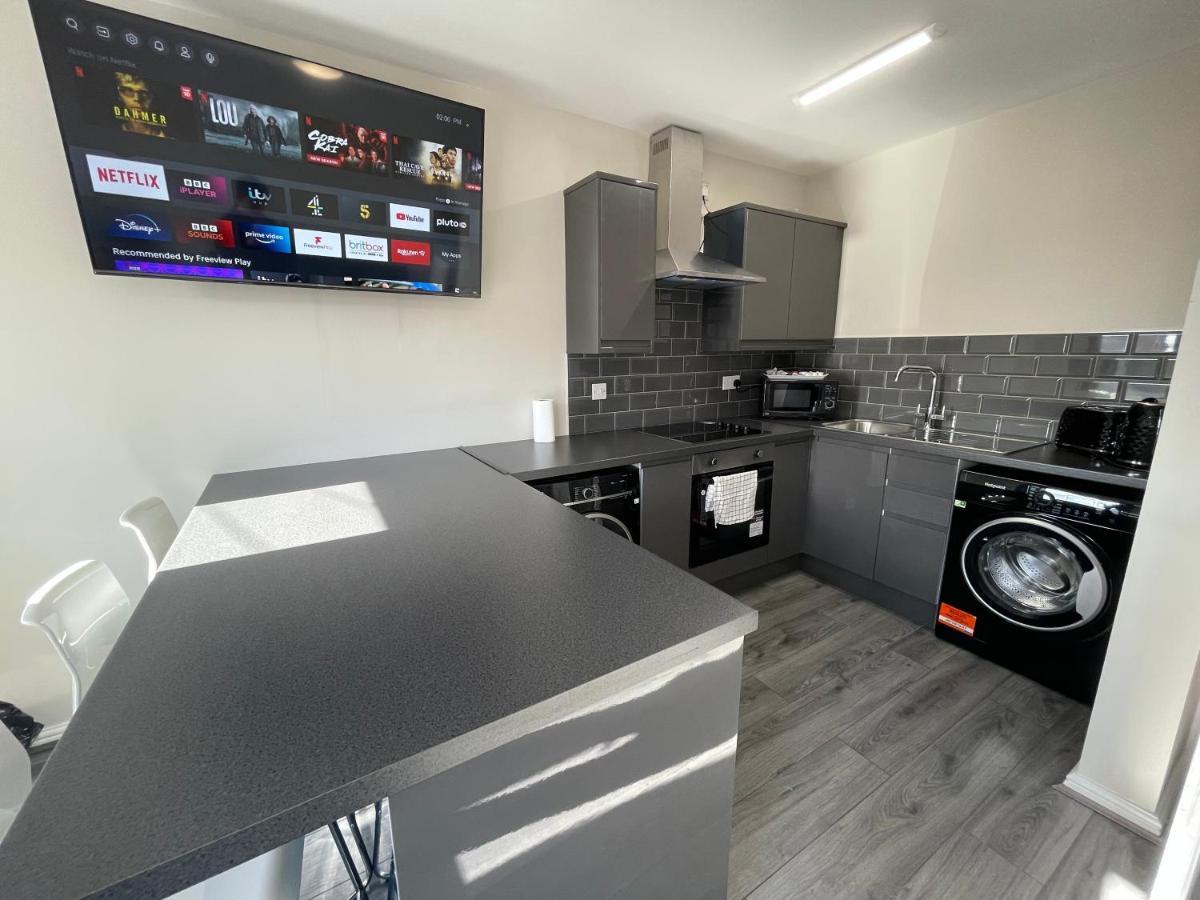 Hosted By Ryan - 1 Bedroom Apartment Liverpool